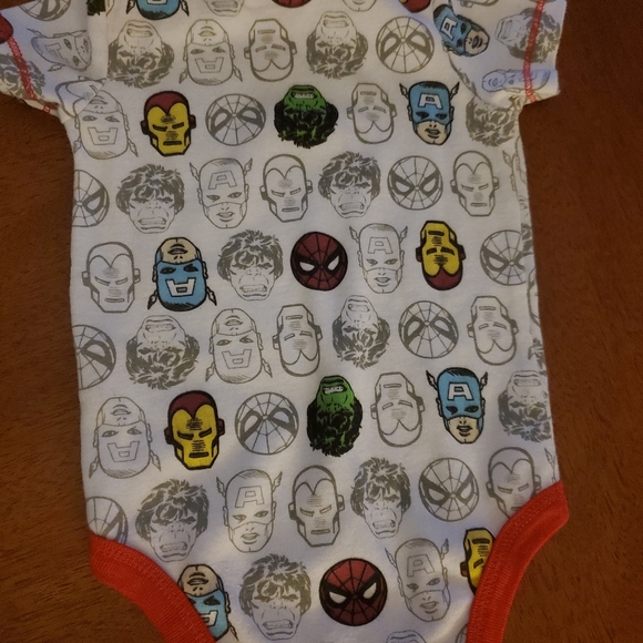 Marvel Onesie size 6/9 month - Picture 6 of 6